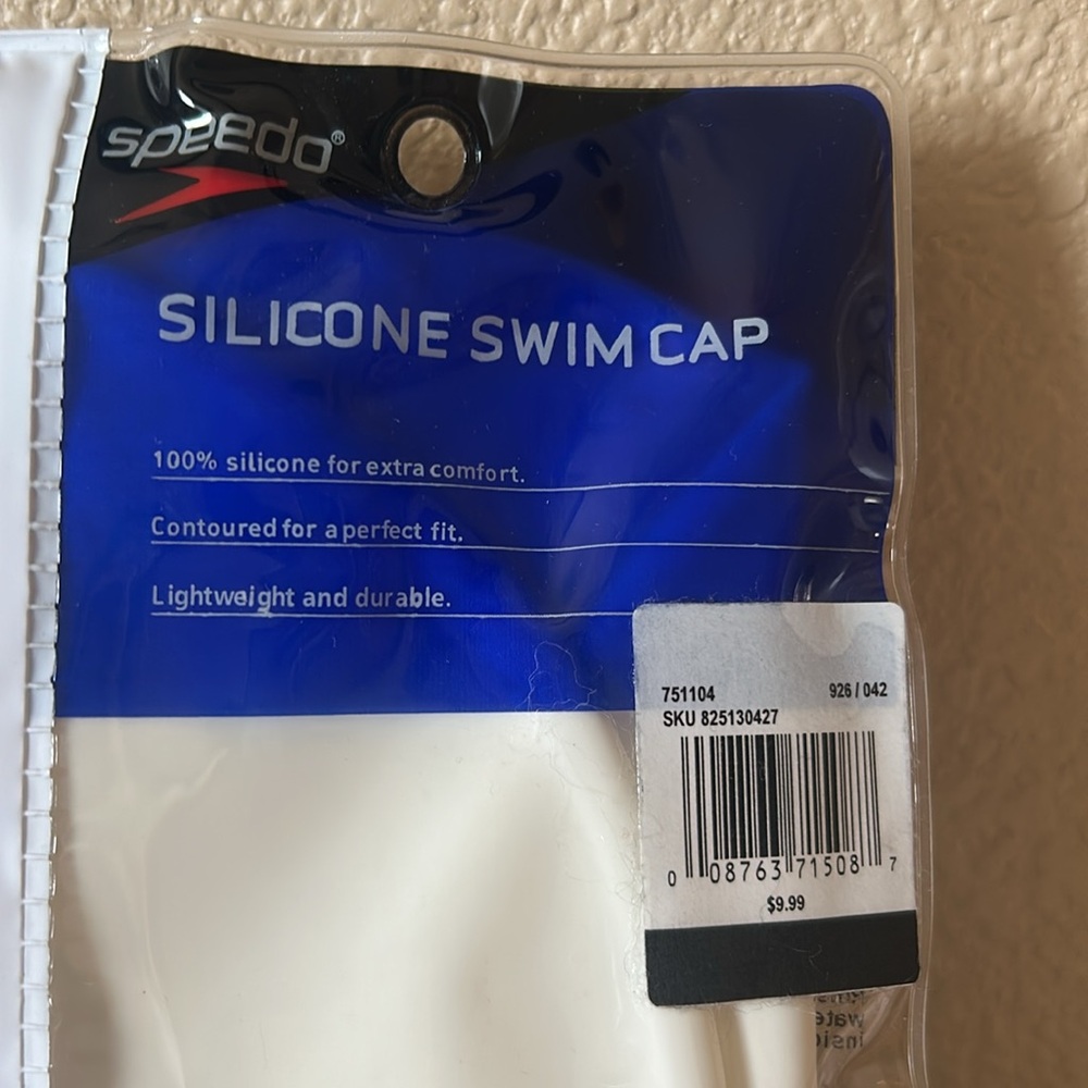 Brand new swim cap and goggles - Picture 2 of 6